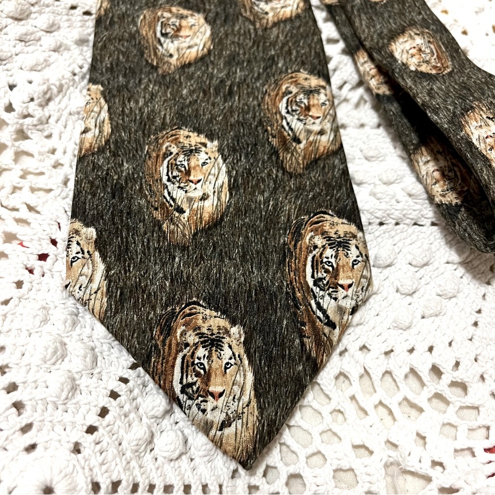 SILK TIE - Lion Endangered Species - Designer Simon Combs 1998 Fearful Symmetry